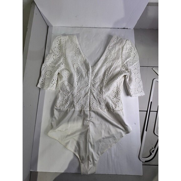 SABO Skirt Floral Eyelet 3/4 Sleeve Plunge Neck Bodysuit Size 8 NWT - Picture 10 of 10